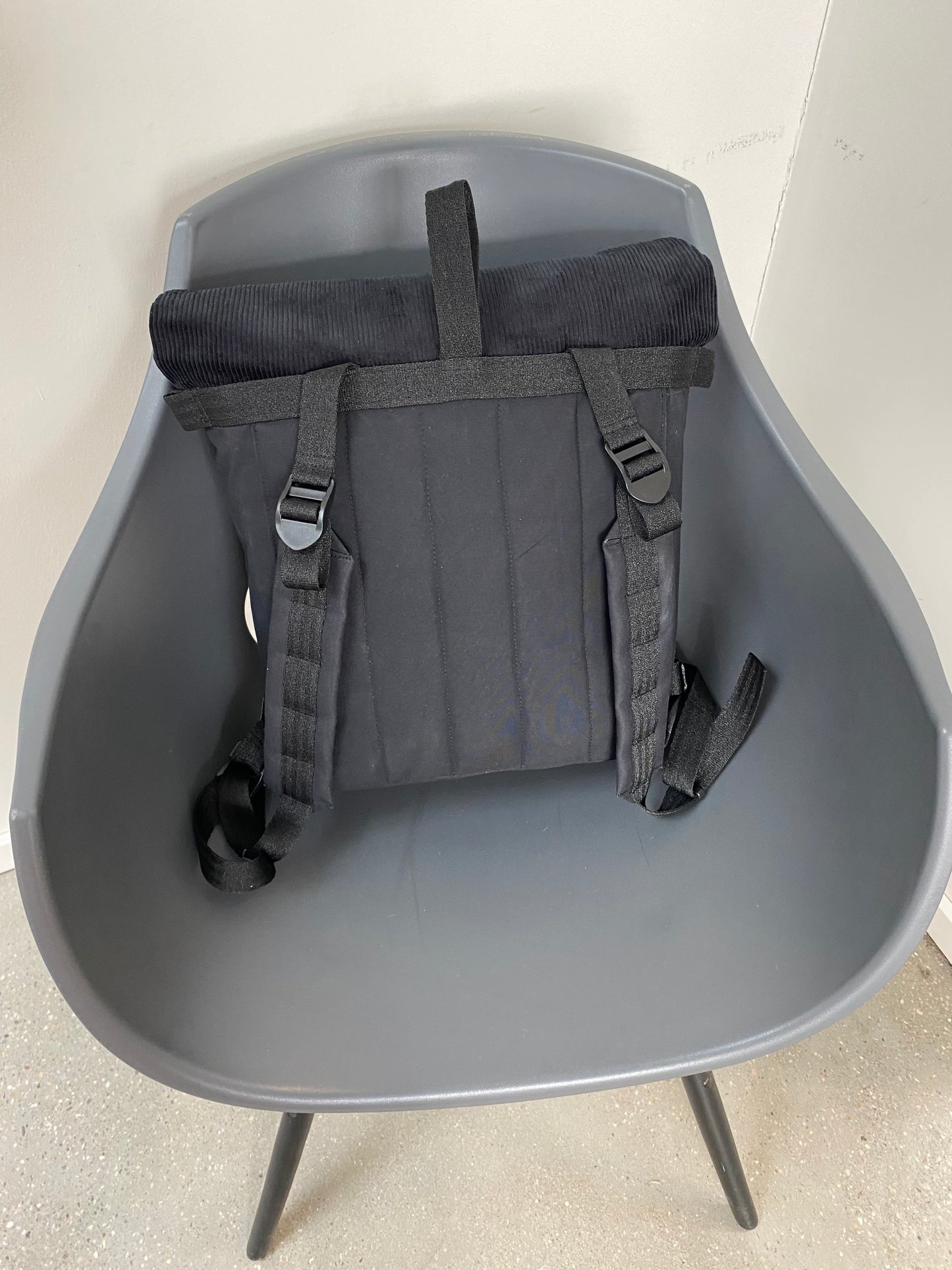 A Urban V Pack Bagpack BLK Corduroy Canvas