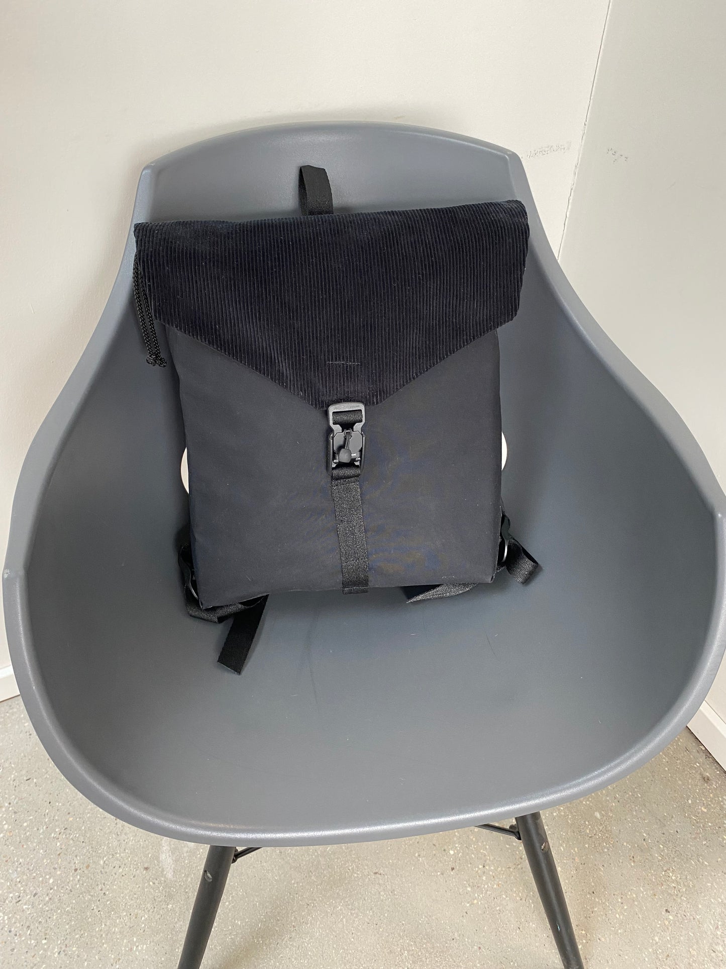 A Urban V Pack Bagpack BLK Corduroy Canvas
